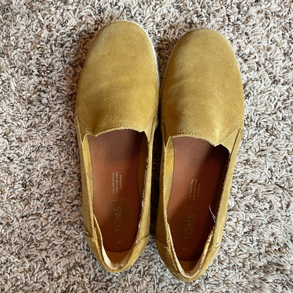 Yellow Suede Tom’s Palma Espadrille in great condition - Picture 10 of 11